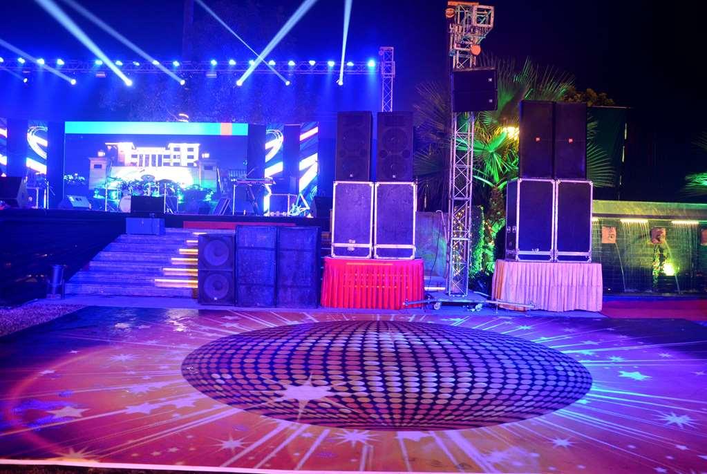 Ramada By Wyndham Varanasi Katesar Chandauli Facilități foto