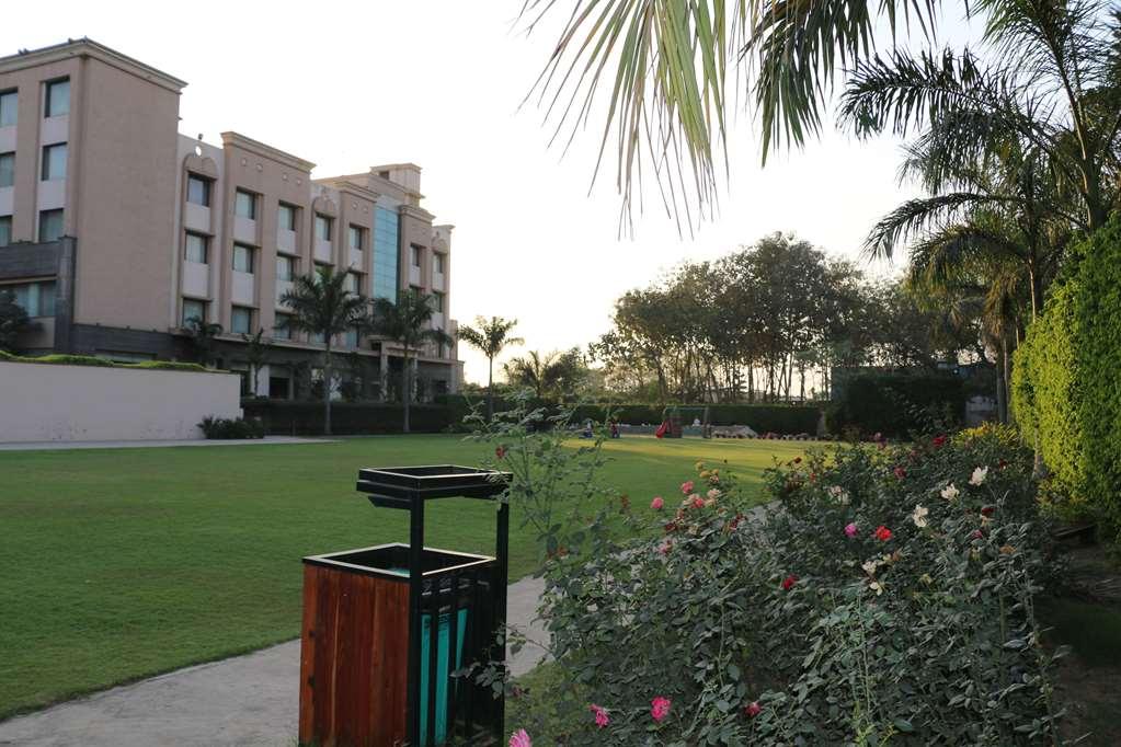 Ramada By Wyndham Varanasi Katesar Chandauli Facilități foto