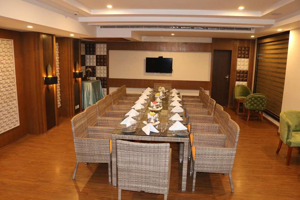 Ramada By Wyndham Varanasi Katesar Chandauli Facilități foto