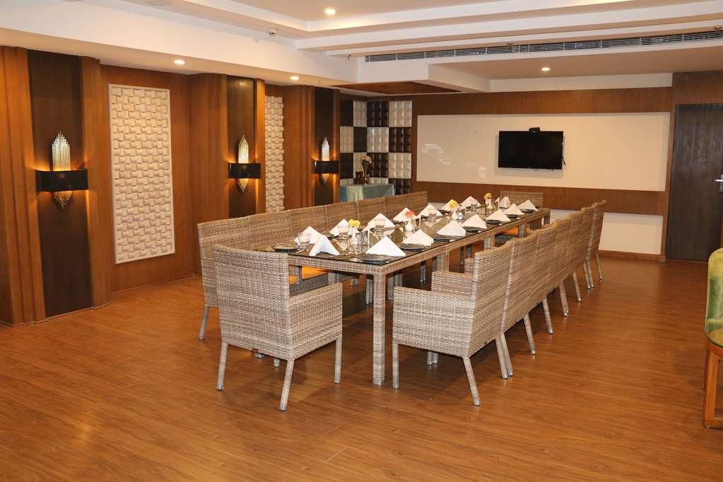Ramada By Wyndham Varanasi Katesar Chandauli Facilități foto